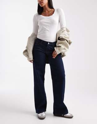 ONLY - Judy - Jeans in dunkelblauer Rinse-Waschung mit weitem Bein und niedrigem Bund