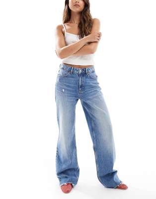 ONLY - Juicy - Distressed-Jeans aus mittelblauem Denim mit hohem Bund, weitem Bein und unversäubertem Saum