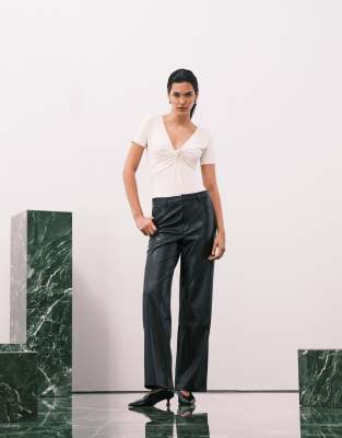 ONLY - Juicy - Hose aus schwarzem Kunstleder mit weitem Bein