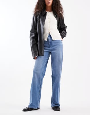 ONLY - Juicy - Jeans in Mittelblau mit hohem Bund und weitem Bein