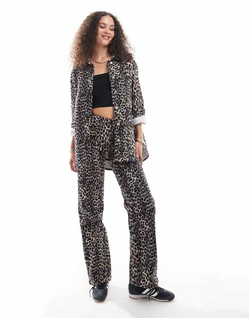 ONLY - Juicy - Jeans met wijde pijpen en luipaardprint, deel van co-ord set , 2 van 5