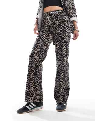 Only Juicy Wide Leg Jeans In Leopard Print - Part Of A Set-brown