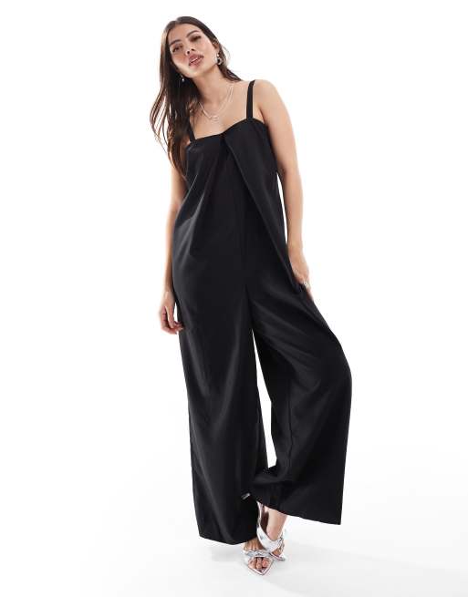 ONLY – Jumpsuit in Schwarz mit weitem Bein und Faltendetail