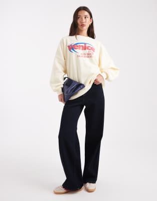 ONLY - Kastiges Sweatshirt in Creme mit „Venice"-Print-Weiß