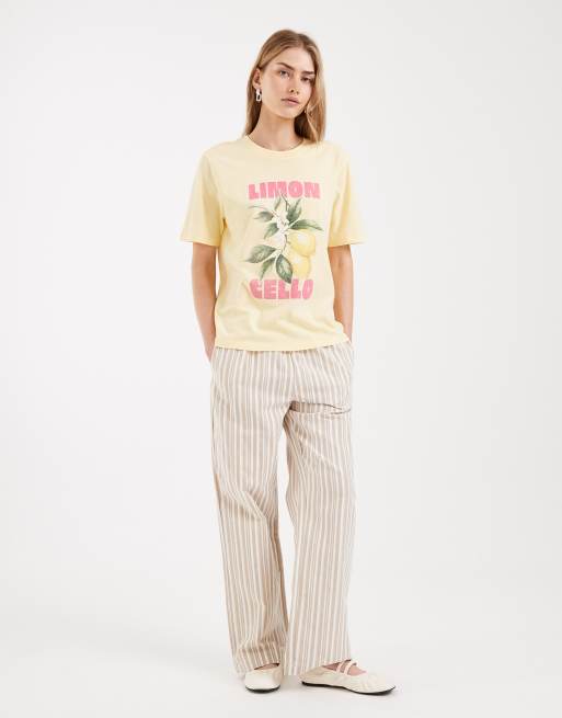 ONLY – Kastiges T-Shirt in Blassgelb mit „Limoncello“-Print, 4 von 4