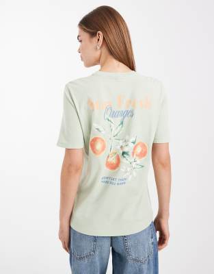 ONLY - Kastiges T-Shirt in Hellgrün mit Orangen-Rückenprint