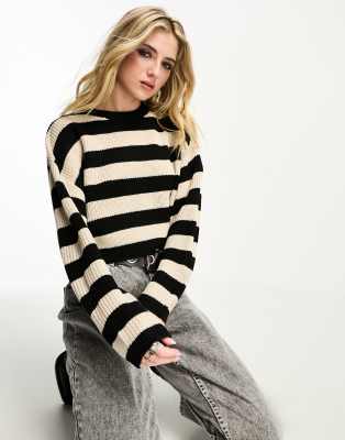 Only - Kurz geschnittener Pullover in Schwarz und Creme gestreift-Bunt