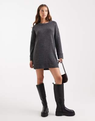 ONLY - Kurzes Strickkleid in Grau mit überschnittenen Schultern