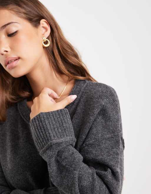 ONLY – Kurzes Strickkleid in Grau mit überschnittenen Schultern, 3 von 4