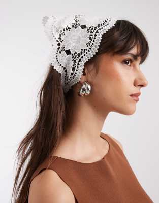 Only Lace Details Headscarf In White