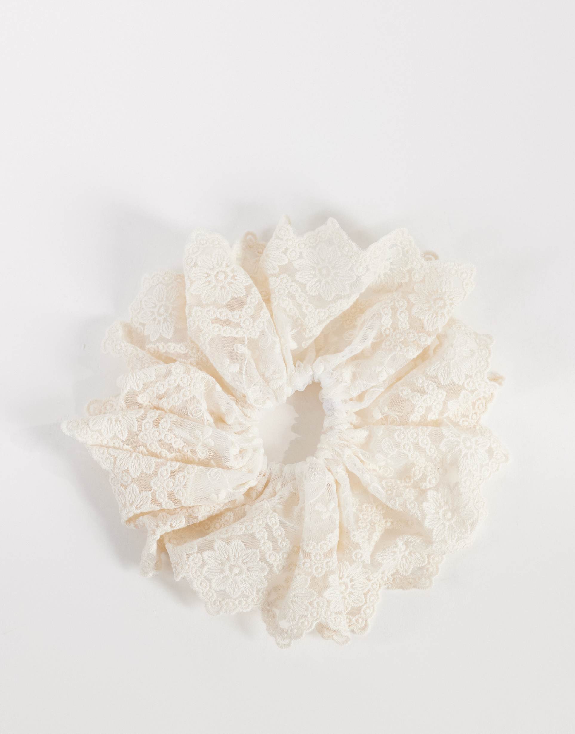 only lace scrunchie in white