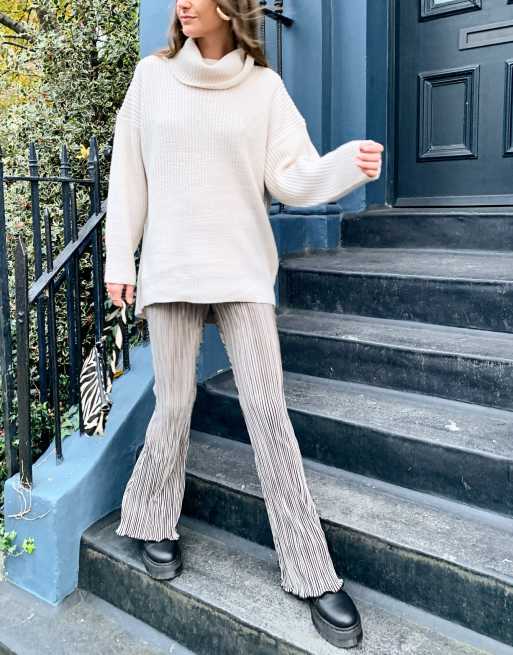 Only – Langer Strickpullover in Steinweiß mit Rollkragen ASOS - Main Image