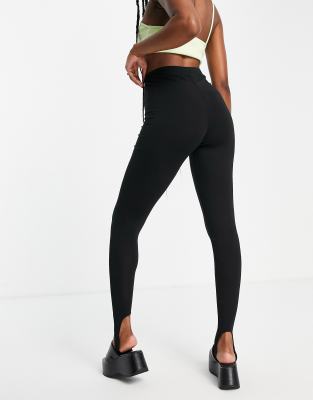 Only - Legging met bandje onder voet in zwart | ASOS