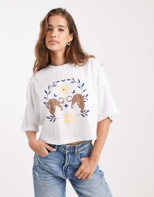 Only Leopard Graphic Cropped Fit T-shirt In White