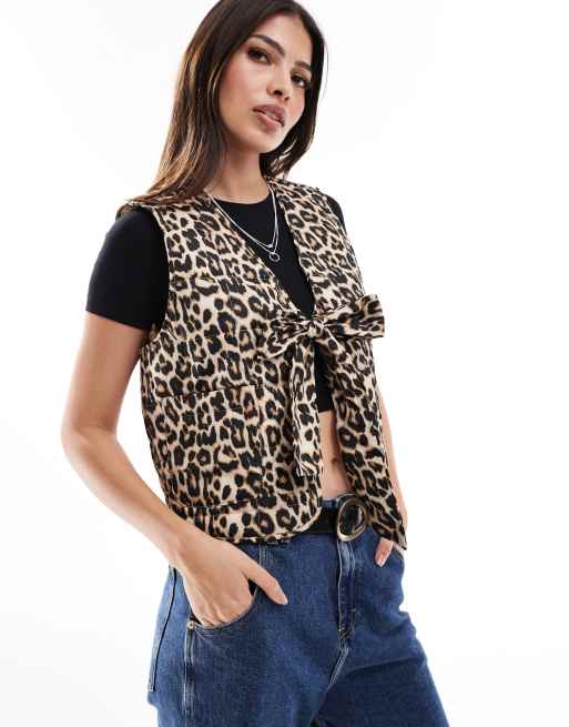 ONLY – Leopardmönstrad, quiltad väst