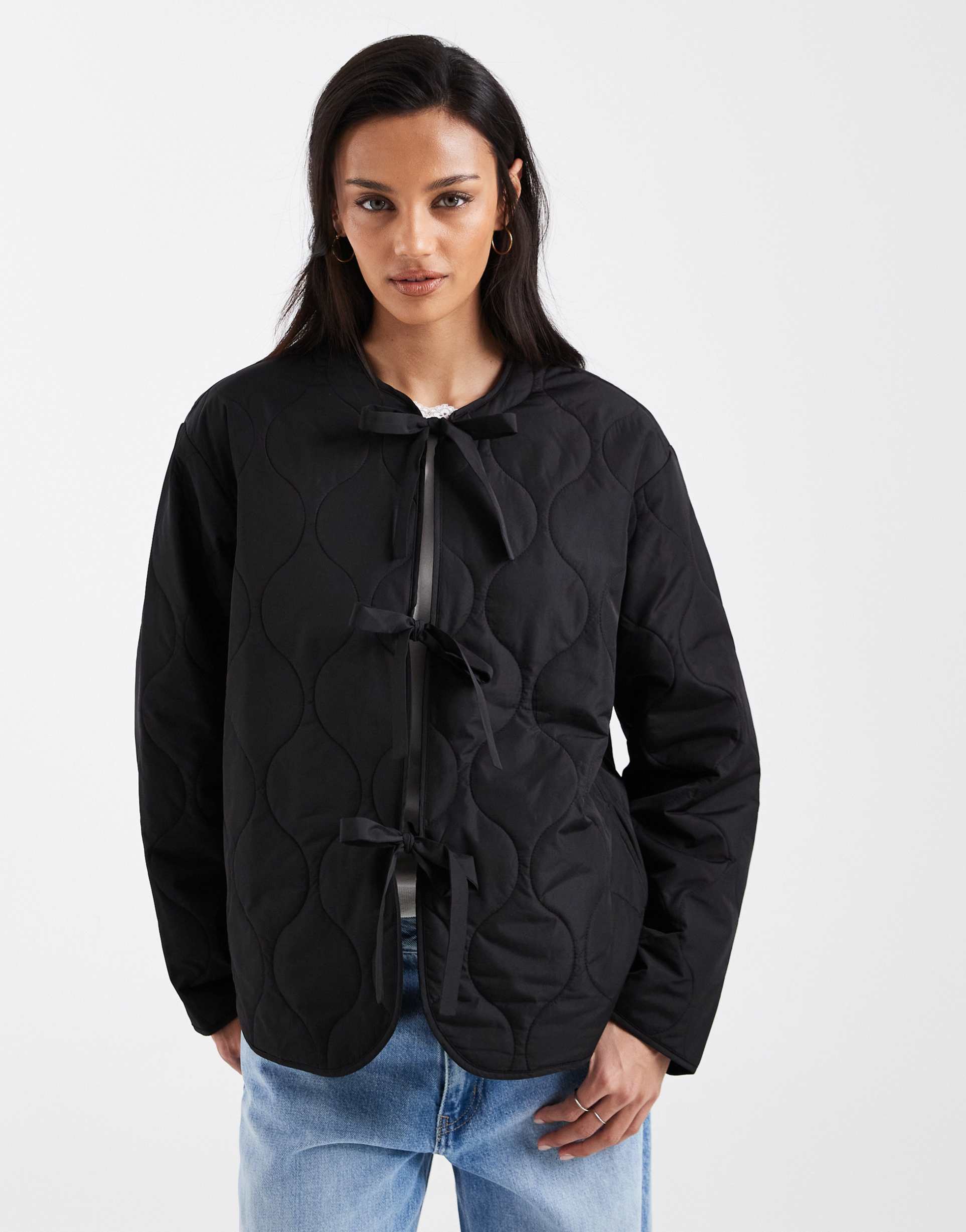 only lightweight tie front quilted jacket in black