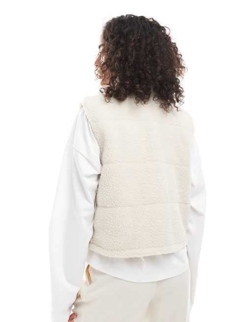 ONLY – Ljusbeige, vadderad väst i teddy, 2 av 4