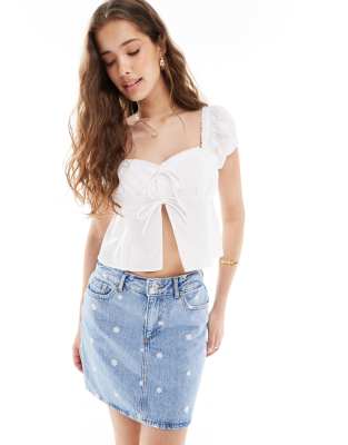 ONLY – Ljusblå minikjol i denim med blommigt broderi - view 1