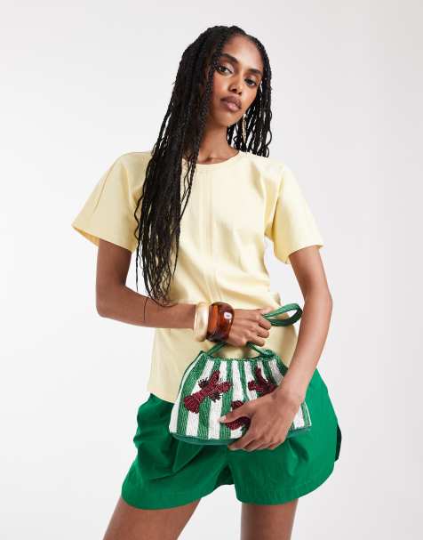 ONLY – Ljusgul t-shirt med indragen midja - view 1