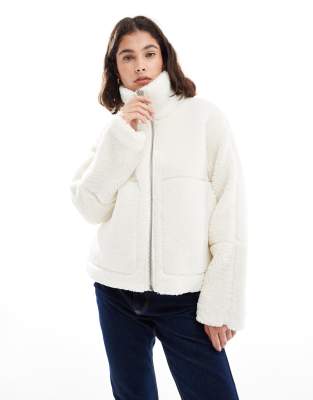 ONLY - Locker geschnittene Jacke aus Teddyfell in Weiß
