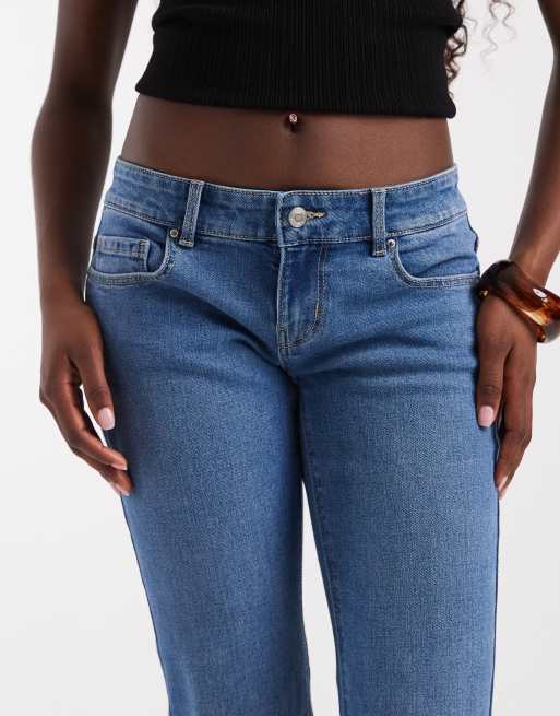 ONLY – Lola – Ljusblå, utsvängda jeans med superlåg midja, 4 av 5