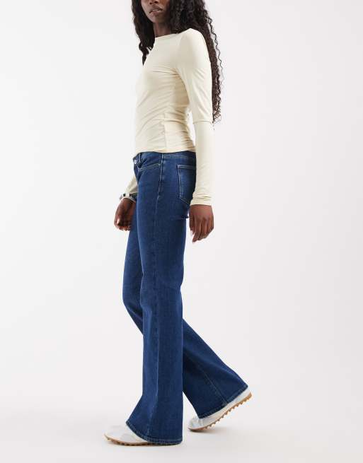 ONLY Lola super low waist flared jeans in mid blue denim, 3 of 5