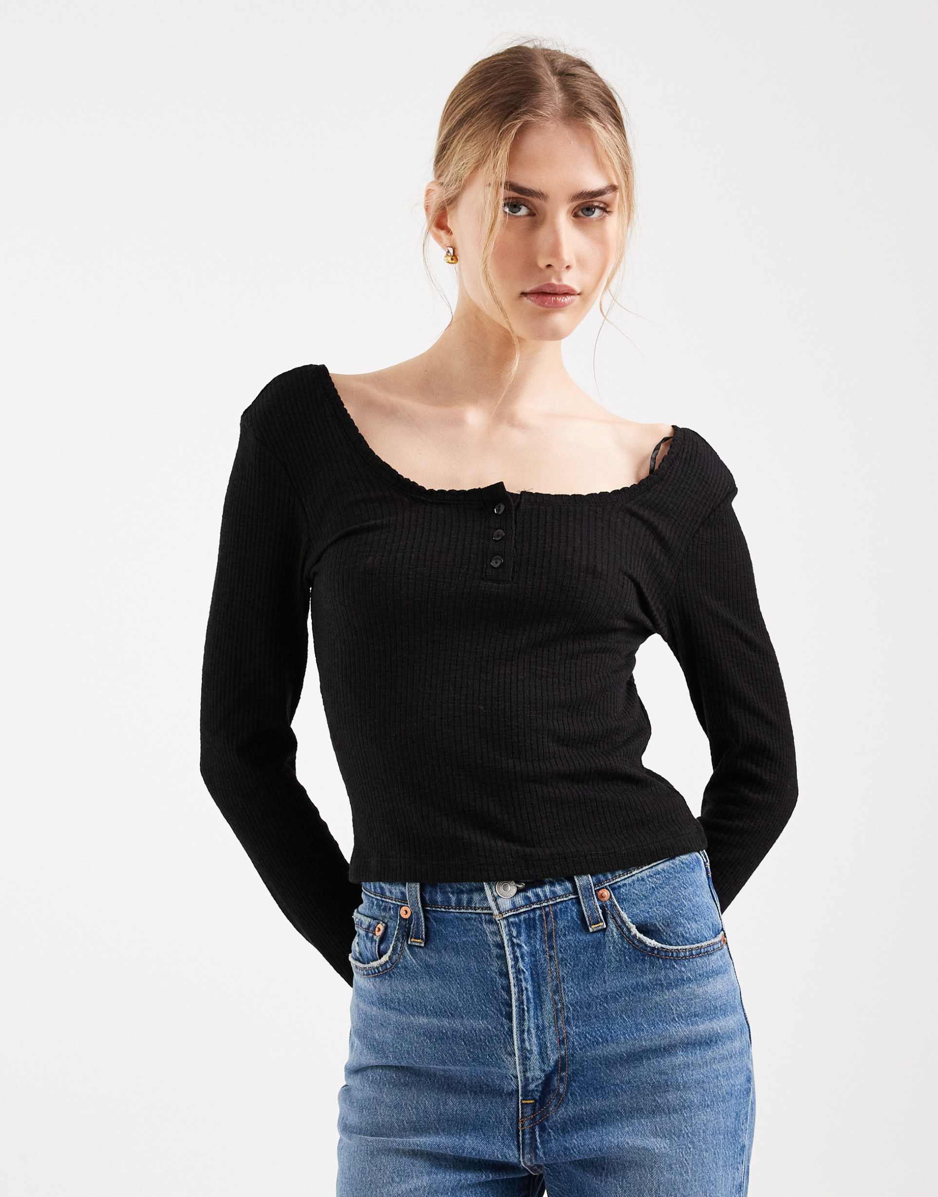 only long sleeve ribbed scoop neck top in black