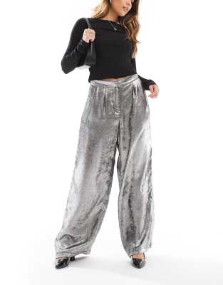 ONLY loose fit all over foil trousers in gunmetal-Grey