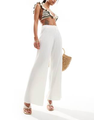 loose fit plisse pants in off white