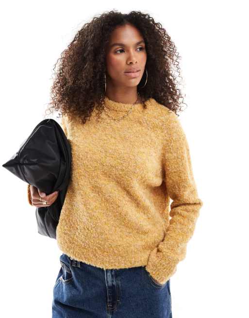 Maglione giallo 2025
