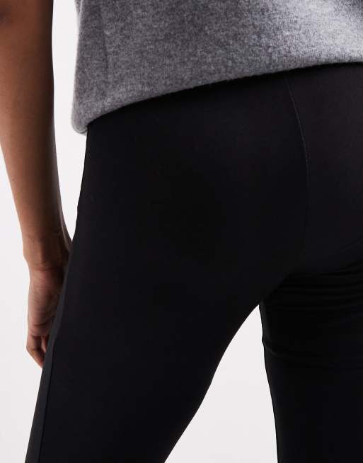 ONLY Maternity 2-pack leggings in black & animal print, 3 of 5