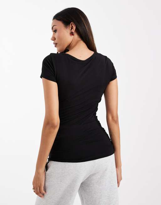ONLY Maternity – 2er-Pack T-Shirts in Schwarz und mit Animal-Print und Rundhalsausschnitt, Umstandsmode, 3 von 4