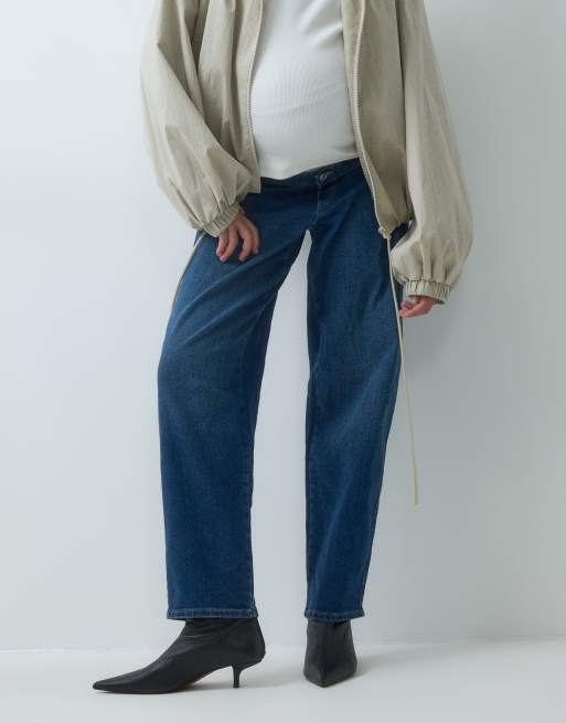 ONLY Maternity barrel leg jeans in dark blue denim, 2 of 5