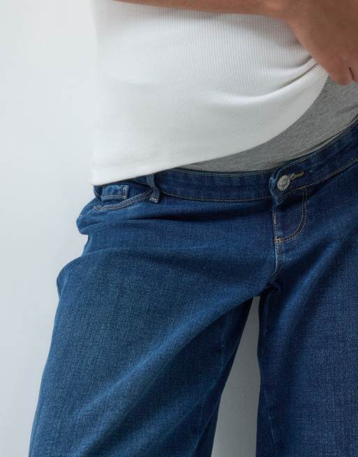 ONLY Maternity barrel leg jeans in dark blue denim, 4 of 5