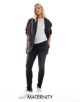 ONLY Maternity - Blush - Skinny-Jeans in verwaschenem Schwarz mit ausgefranstem Saum, Umstandsmode