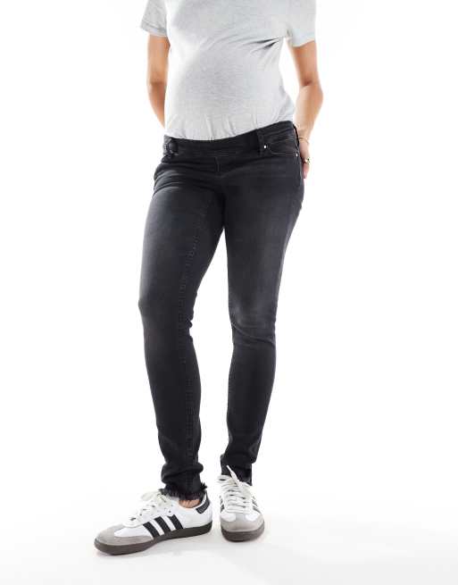 ONLY Maternity – Blush – Skinny-Jeans in verwaschenem Schwarz mit ausgefranstem Saum, Umstandsmode , 5 von 5