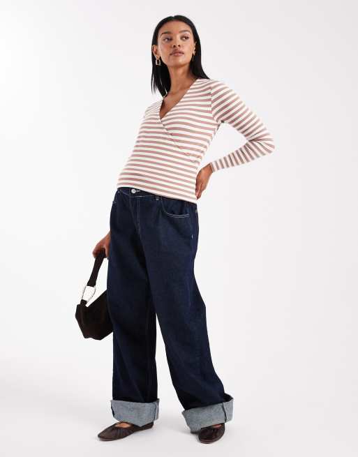 ONLY Maternity – Kopertowy top w biało-brązowe paski, 2 z 4