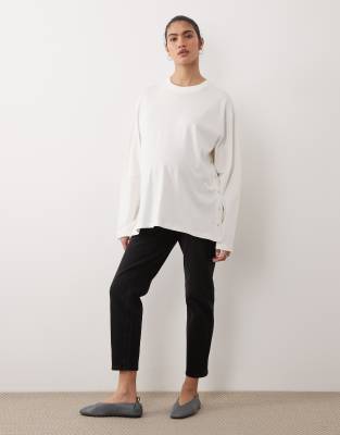 ONLY Maternity - Mom-Jeans in verwaschenem Schwarz mit hohem Bund