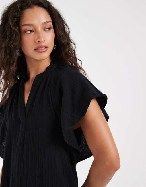 ONLY maxi cheesecloth dress with flutter sleeves in black, 3 of 4