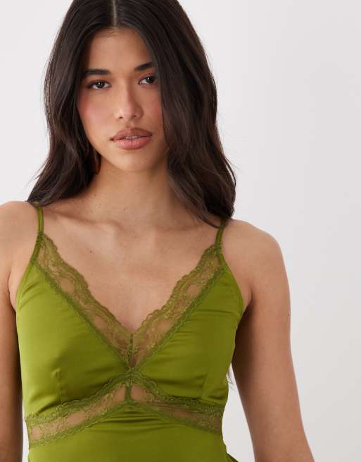 ONLY – Maxikleid in Olivgrün mit Satinhaptik und Spitzendetail, 4 von 4