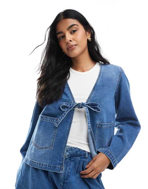 ONLY - Mellemblå skjortejakke med bindebånd foran i denim