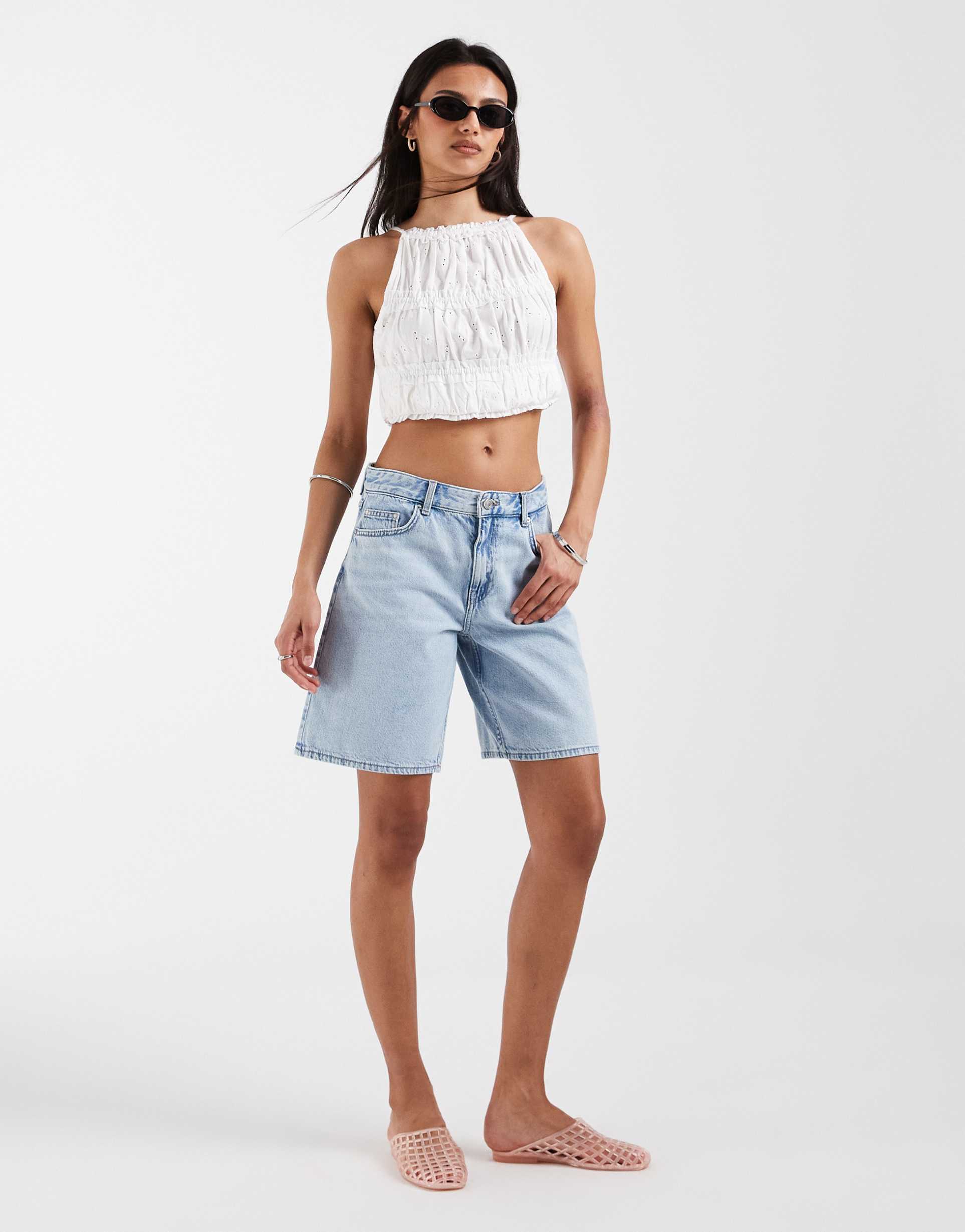 only mid rise loose fit mom shorts in light blue denim