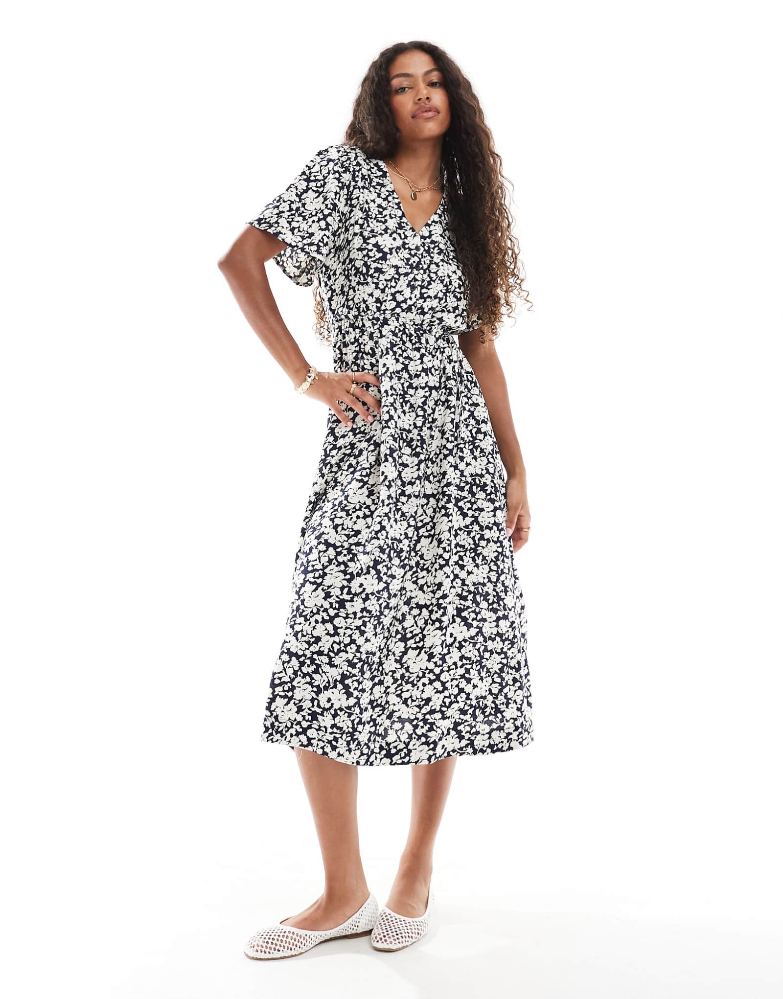 ЕДИНСТВЕННОЕ чайное платье миди темно-синего цвета в цветочек