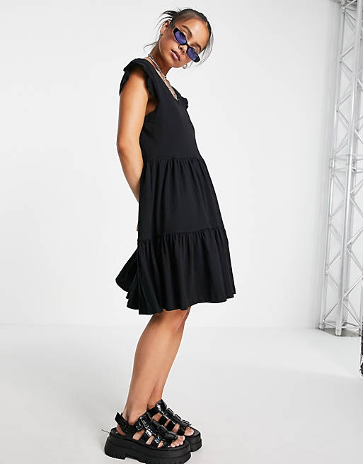 Only mini dress with v neck and tirering in black