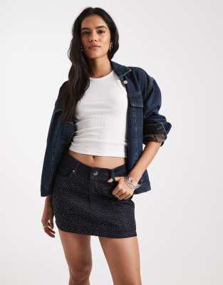 ONLY - Mini-Jeansrock in Dunkelblau mit niedrigem Bund und durchgehender Strassverzierung