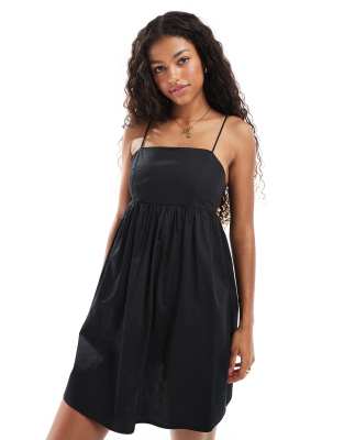 ONLY - Mini-Trägerkleid in Schwarz mit Bindedetail am Rücken