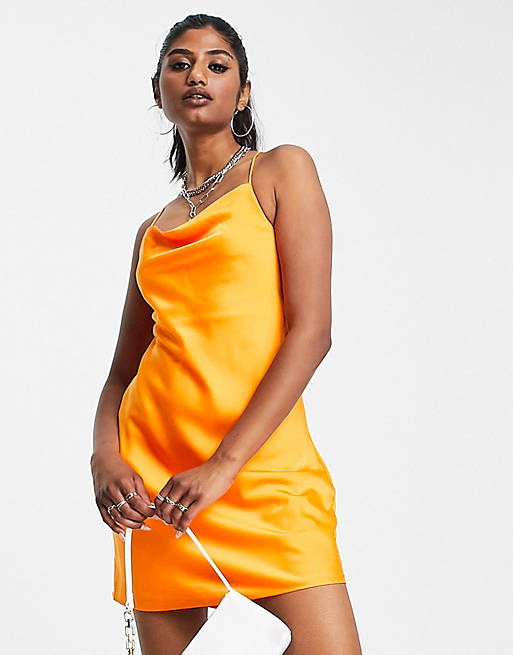 Only – Minikleid aus Satin in Orange mit hinten überkreuzten Trägern | ASOS