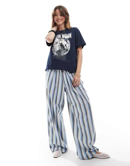 ONLY moon graphic boyfriend fit T-shirt in navy, 2 of 4
