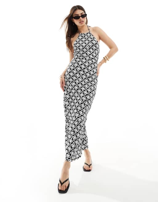 ONLY – Neckholder-Maxikleid mit geometrischem Print in Schwarz 