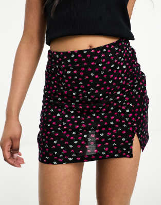 Only Notch Front Mini Skirt In Black And Red Ditsy Floral